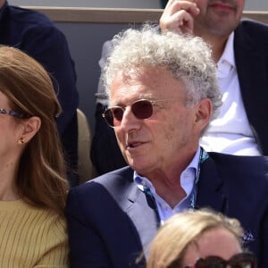 Nelson Monfort et sa femme Dominique dans les tribunes des internationaux de tennis de Roland Garros à Paris, France, le 27 mai 2019. © Jean-Baptiste Autissier/Panoramic/Bestimage