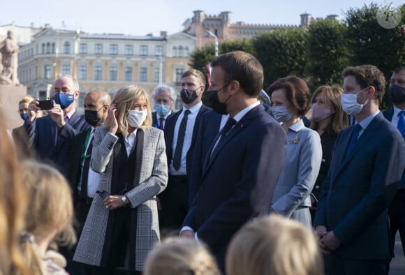 Le président Emmanuel Macron et sa femme Brigitte Macron - Cérémonie et dépôt de gerbe au Monument de la liberté à Riga le 30 septembre 2020. © Eliot Blondet / Pool / Bestimage