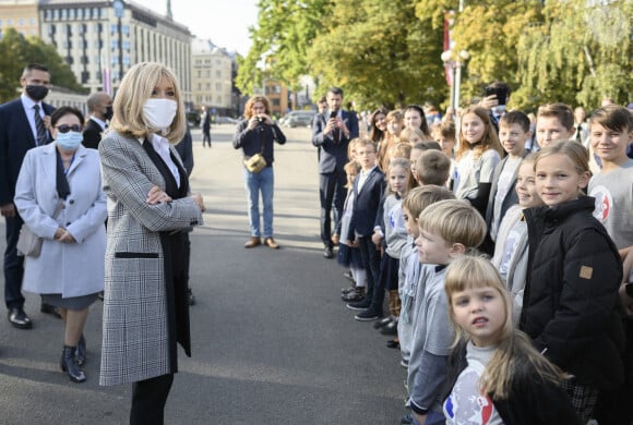 Brigitte Macron et Andra Levite, promenade à Riga, le 30 septembre 2020. © Eliot Blondet / Pool / Bestimage