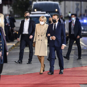 Le président Emmanuel Macron et la première dame Brigitte Macron arrivent à la cérémonie d'accueil au château de Riga, Lettonie le 29 septembre 2020 © Eliot Blondet / Pool / Bestimage