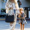 Exclusif - Chrissy Teigen (enceinte), son mari John Legend et leurs enfants lors d'une sortie shopping à Los Angeles le 7 septembre 2020.