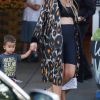 Chrissy Teigen, enceinte, fait un passage au supermarché avec son mari John Legend et leurs enfants à Beverly Hills le 3 septembre 2020.