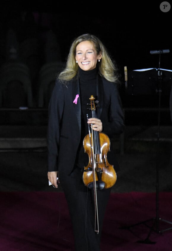 Anne Gravoin assiste au lancement d'Octobre Rose avec l'illumination en rose de la Tour Eiffel à Paris. Le 1er octobre 2020. © Coadic Guirec / Bestimage