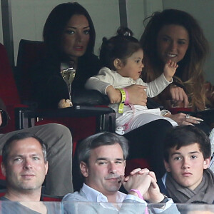 Emilie Nefnaf (Nef Naf) avec sa fille Maëlla assistent au match de football Psg (3) contre Reims (0) au Parc des Princes à Paris le 5 avril 2014. Emilie Nefnaf (Nef Naf) est en couple avec le joueur du PSG Jérémy Ménez.
