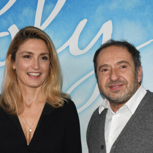 Julie Gayet et Patrick Timsit assistent à l'avant-première du film "Poly" au cinéma UGC Normandie à Paris, France, le 4 octobre 2020. © Coadic Guirec/Bestimage