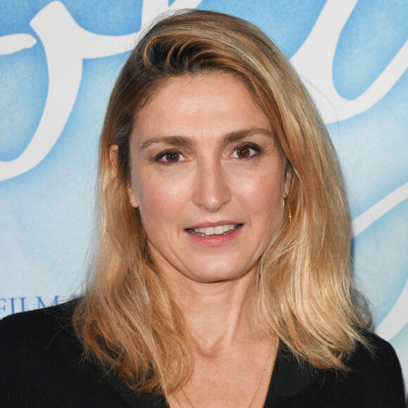 Julie Gayet assiste à l'avant-première du film "Poly" au cinéma UGC Normandie à Paris, France, le 4 octobre 2020. © Coadic Guirec/Bestimage