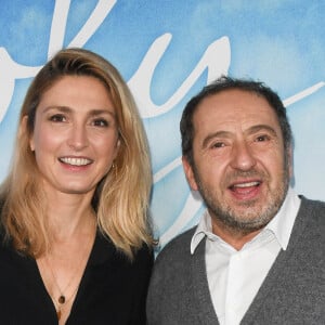 Julie Gayet et Patrick Timsit assistent à l'avant-première du film "Poly" au cinéma UGC Normandie à Paris, France, le 4 octobre 2020. © Coadic Guirec/Bestimage