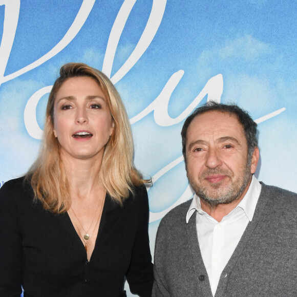 Julie Gayet et Patrick Timsit assistent à l'avant-première du film "Poly" au cinéma UGC Normandie à Paris, France, le 4 octobre 2020. © Coadic Guirec/Bestimage