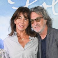 François Cluzet : Amoureux aux cheveux longs devant Julie Gayet