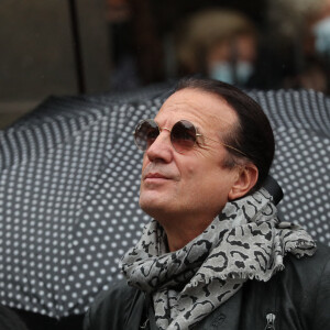 Francis Lalanne - Sorties des obsèques de Juliette Gréco en l'église Saint-Germain-des-Prés. Le 5 octobre 2020 © Jacovides-Moreau / Bestimage 