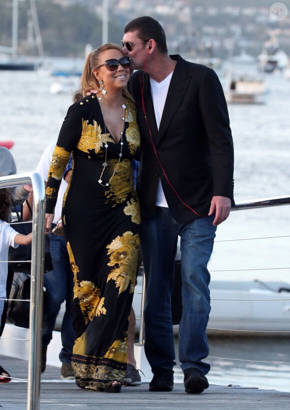 Exclusif - Prix spécial - Mariah Carey, son compagnon James Packer et ses enfants Moroccan et Monroe sont arrivés à Sydney en Australie, avant de rejoindre Lachlan Murdoch (fils de l'homme d'affaires australo-américain Rupert Murdoch) et sa femme Sarah sur leur voilier de luxe de 42,6 mètres (le Sarissa) sur le port de Sydney pour une fête du jour de l'an le 1er janvier 2016 .