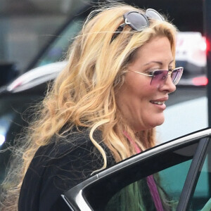 Exclusif - Loana Petrucciani quitte l'aérogare d'Orly Ouest puis monte dans un taxi le 13 septembre 2018.