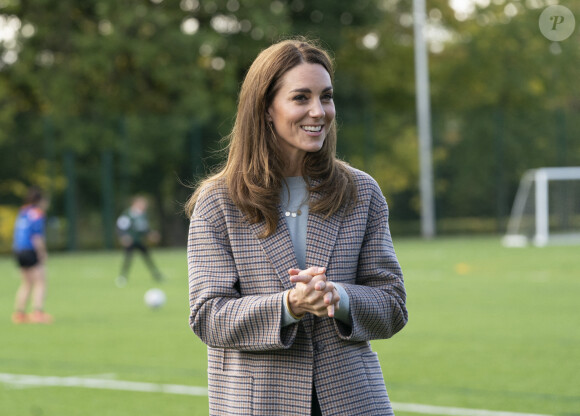 Kate Middleton, duchesse de Cambridge, à la rencontre des étudiants de première année de l'université de Derby, en pleine épidémie de coronavirus (Covid-19), le 6 octobre 2020.