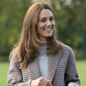 Kate Middleton, duchesse de Cambridge, à la rencontre des étudiants de première année de l'université de Derby, en pleine épidémie de coronavirus (Covid-19), le 6 octobre 2020.