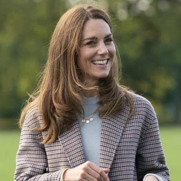 Kate Middleton, duchesse de Cambridge, à la rencontre des étudiants de première année de l'université de Derby, en pleine épidémie de coronavirus (Covid-19), le 6 octobre 2020.