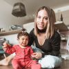 Cécilia Siharaj, révélée dans "Koh-Lanta", participe avec sa fille Sway (13 mois) à "Mamans et célèbres" sur TFX.