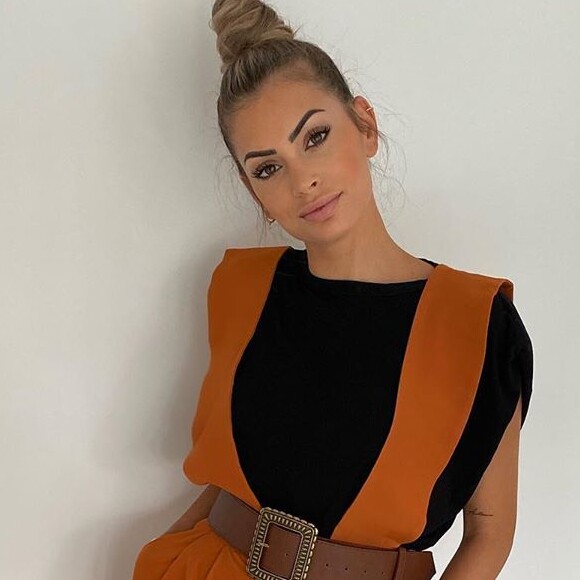 Mélanie Da Cruz pose sur Instagram