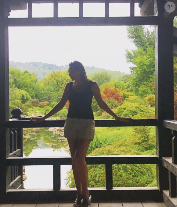 Raphaele, aventurière de "Koh-Lanta" en 2009 et 2018, est enceinte et s'apprête à donner naissance à sa fille plus d'un an après avoir perdu son bébé in utero. Une heureuse nouvelle pour elle, son mari Swan et sa fille Colyne (9 ans).