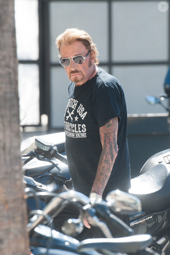 Exclusif - De retour de sa virée à moto sur les traces de "Easy Rider", Johnny Hallyday se rend à son cours de sport à Los Angeles. Le 6 octobre 2016