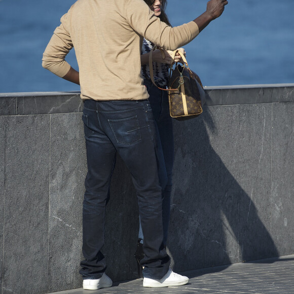 Charlotte Gainsbourg et Omar Sy (Selfie) - Photocall du film "Samba" lors du 62e festival du film de San Sebastian. Le 27 septembre 2014.