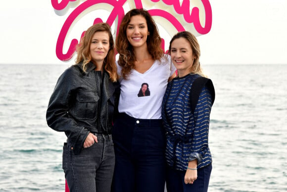 Céline Sallette, Doria Tillier et Camille Chamoux lors du photocall pour la série "La Flamme" lors du festival Canneseries à Cannes le 9 octobre 2020. © Bruno Bebert / Bestimage