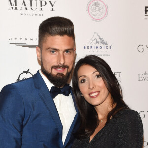 Olivier Giroud et sa femme Jennifer, enceinte - Les célébrités posent lors du photocall de la soirée Global Gift à Londres le 18 novembre 2017. 