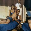 Margaret Nolan et Sean Connery dans "Goldfinger" en 1964.