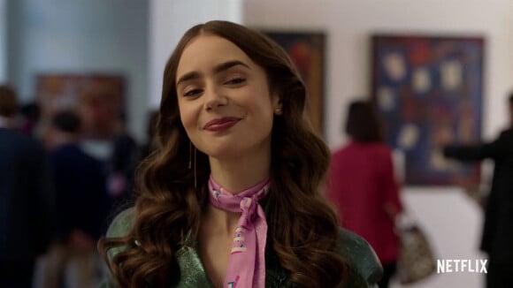 Lily Collins - Bande-annonce de la série Netflix "Emily in Paris" créée par Darren Star. Le 5 octobre 2020.