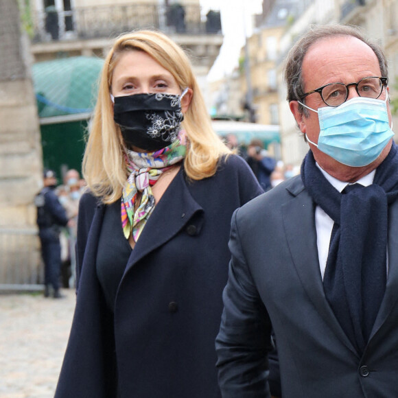 François Hollande et sa compagne Julie Gayet - Arrivées aux obsèques de Juliette Gréco en l'église Saint-Germain-des-Prés. Le 5 octobre 2020 © Jacovides-Moreau / Bestimage