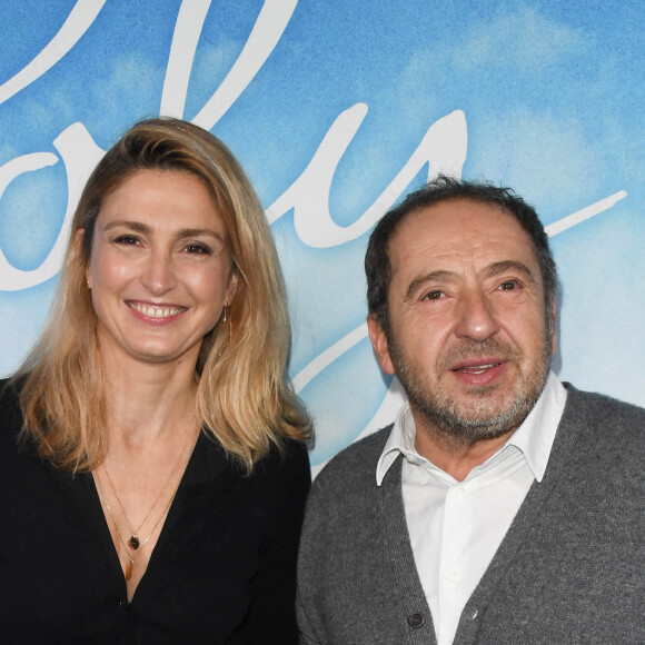 Julie Gayet et Patrick Timsit à l'avant-première du film "Poly" au cinéma UGC Normandie à Paris, France, le 4 octobre 2020. © Coadic Guirec/Bestimage