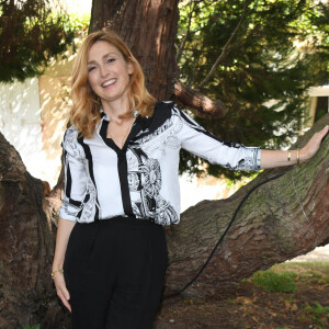 Julie Gayet - Photocall du film "Poly" - Festival du film Francophone d'Angoulême 2020 le 29 Août 2020. © Guirec Coadic / Bestimage