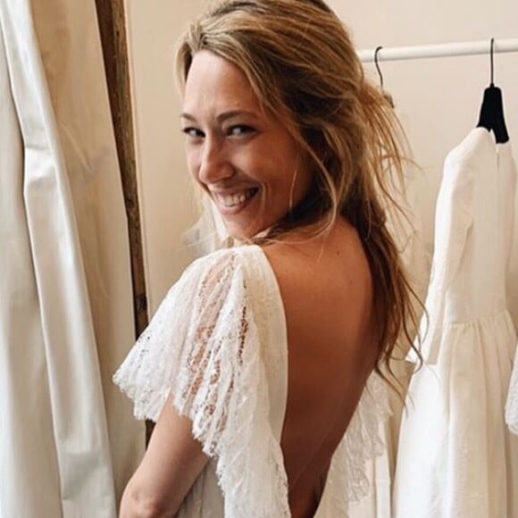 Laura Smet habillée d'une robe Delphine Manivet lors de son mariage religieux avec Raphaël Lancrey-Javal célébré le 15 juin 2019 en l'église Notre-Dame des Flots, à Lège-Cap-Ferret.