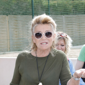 Sheila (Annie Chancel) - People à la journée de l'association "Enfant Star & Match" au Tennis de la Roseraie à Antibes le 8 juillet 2016. Née à Antibes il y a 10 ans, l'association Nationale Enfant Star et Match a pour but d'amener les enfants gravement malades à la pratique du Sport.