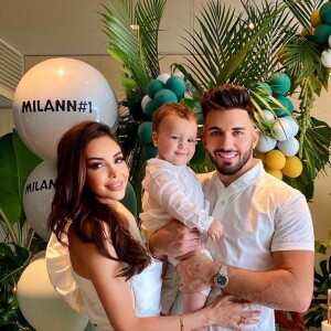Nabilla, ancienne candidate de télé-réalité, est heureuse et épanouie aux côtés de son mari Thomas Vergara et de leur fils Milann (1 an).