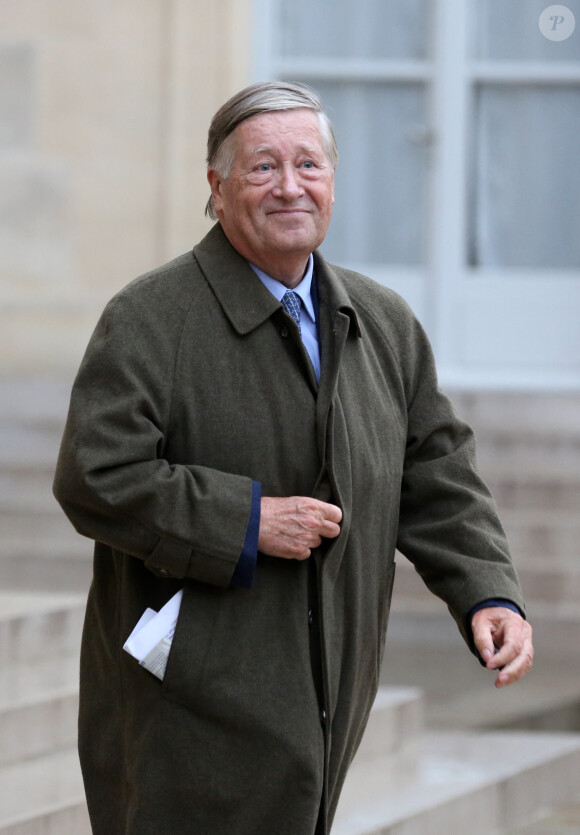 Alain Duhamel - Remise des insignes de la Legion d' Honneur par le President de la Republique, Francois Hollande, au Palais de l' Elysee a Paris le 17 septembre 2013.