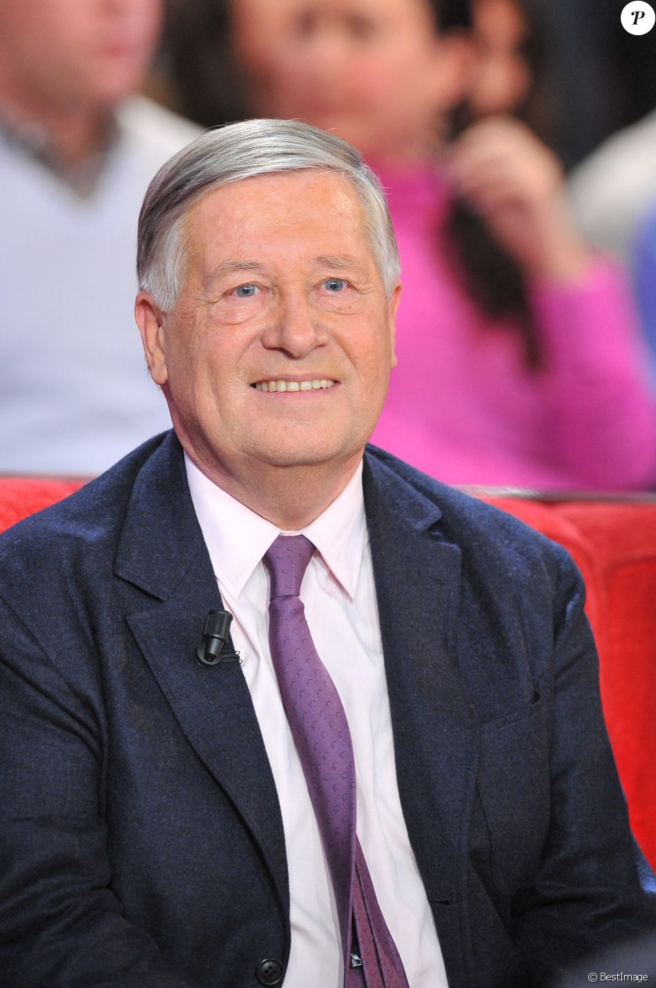 Alain Duhamel sur le plateau de Vivement Dimanche - Purepeople