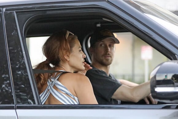 Exclusif - Ryan Gosling et sa compagne Eva Mendes ont été aperçus avec leurs filles Esmeralda et Amada en balade en voiture à Los Angeles, le 25 août 2020.