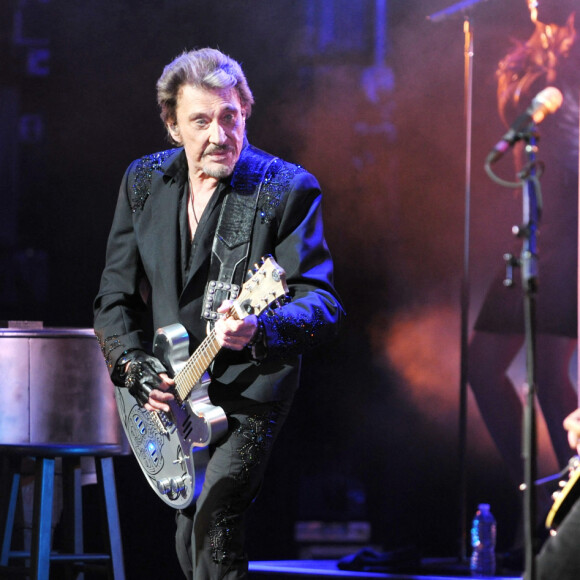 Johnny Hallyday était en concert au "Beacon Theatre" à New York. Le chanteur a fait salle comble, devant sa femme Laeticia et ses filles Jade et Joy. Le 6 mai 2014