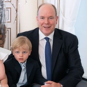 Le prince Albert de Monaco, son épouse Charlene et leurs deux enfants, Jacques et Gabriella, au palais princier de Monaco, 2020.