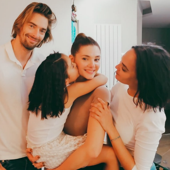 Valérie Bègue et Camille Lacourt avec leur fille Jazz et Alice Detollenaere sur Instagram