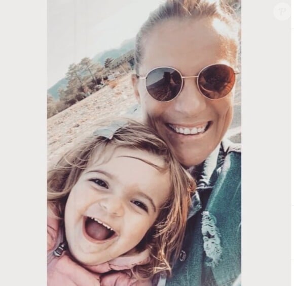 Julie de "Pékin Express" avec sa fille Déa, photo Instagram du 15 octobre 2020