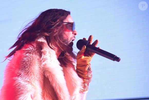 Jared Leto et son groupe Thirty Seconds to Mars sur la scène du "KROQ Absolut Almost Acoustic Christmas 2018" à Inglewood, le 8 décembre 2018.