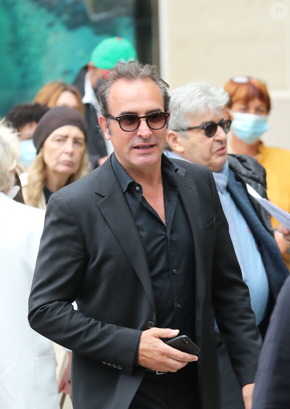 Jean Dujardin - Hommage à Guy Bedos en l'église de Saint-Germain-des-Prés à Paris le 4 juin 2020.
