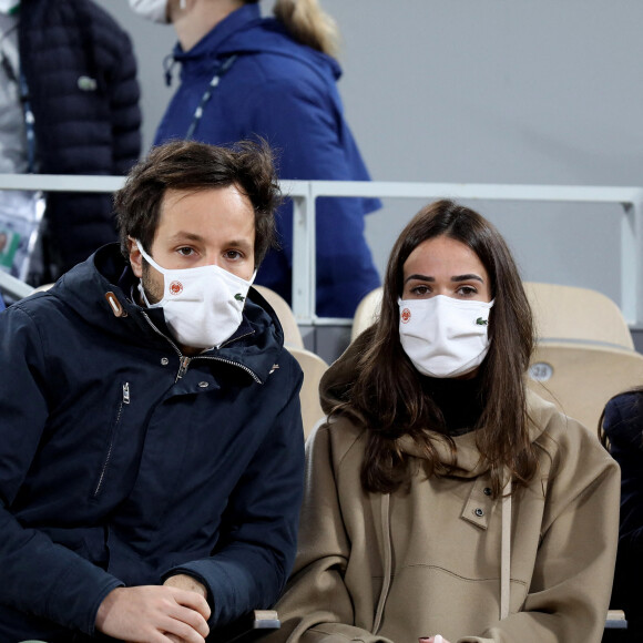 Vianney Bureau et sa compagne Catherine Robert en tribune lors des internationaux de tennis de Roland Garros à Paris le 4 octobre 2020. © Dominique Jacovides / Bestimage 