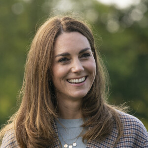 Kate Middleton, duchesse de Cambridge, à la rencontre des étudiants de première année de l'université de Derby, en pleine épidémie de coronavirus (Covid-19), le 6 octobre 2020.