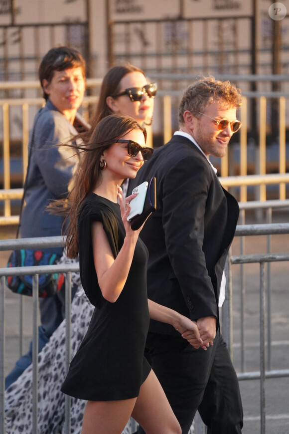 Emily Ratajkowski et son mari Sebastian Bear-McClard - Les célébrités arrivent à la soirée des Film Independent Spirit Awards au Santa Monica Pier dans le quartier de Santa Monica à Los Angeles, le 8 février 2020 