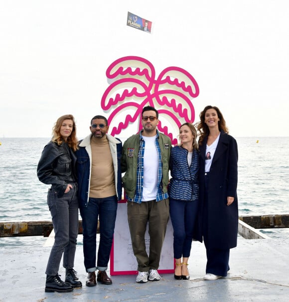 Céline Sallette, Youssef Hajdi, Jonathan Cohen, Camille Chamoux et Doria Tillier lors du photocall pour la série "La Flamme" lors du festival Canneseries à Cannes le 9 octobre 2020. © Bruno Bebert / Bestimage