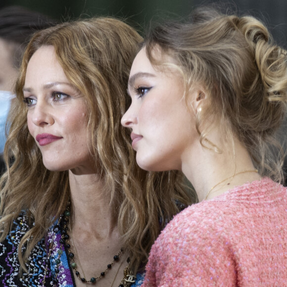 Vanessa Paradis et sa fille Lily Rose Depp - Photocall du défilé de mode prêt-à-porter printemps-été 2021 "Chanel" au Grand Palais à Paris. © Olivier Borde / Bestimage