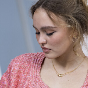 Lily Rose Depp - Photocall du défilé de mode prêt-à-porter printemps-été 2021 "Chanel" au Grand Palais à Paris. Le 6 octobre 2020 © Olivier Borde / Bestimage