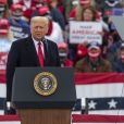 Le président Donald Trump, en campagne pour les présidentielles, prononce un discours lors d'un meeting à l'aéroport de Lancaster à Lititz, Pennsylvanie le 26 octobre 2020.
